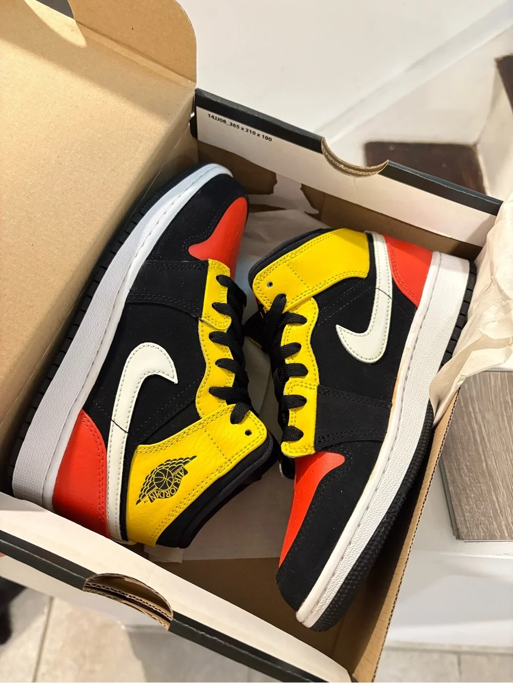 Jordan Air Jordan 1 Mid SE Black/Orange/White Youth Sneaker
